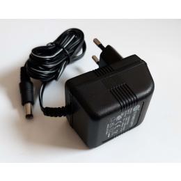 Stecker-Netzteil AC/AC Wechselstrom-Ausgang. 9V AC - 0,3A