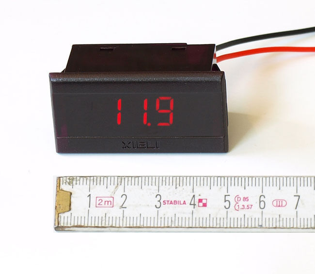 Voltmeter 8 - 30V Spannungsanzeige Batterie-Tester LED Einbau KFZ Qualität rot